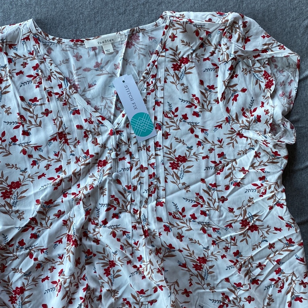 NWT fun 2 fun Tulip Sleeve Top | Size L